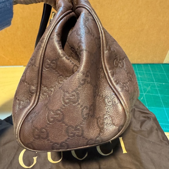 Gucci Sukey Brown Leather Shoulder Bag with Gold Accents - Picture 5 of 16